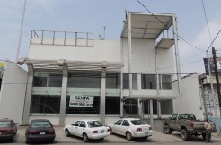 Local comercial en Ave. Pablo A. de la Garza