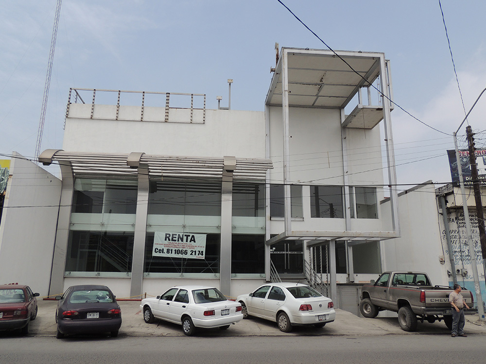 Local comercial en Ave. Pablo A. De la Garza